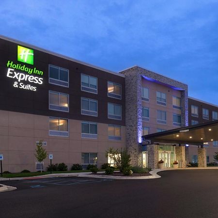 Holiday Inn Express & Suites - Brighton By Ihg Exterior photo