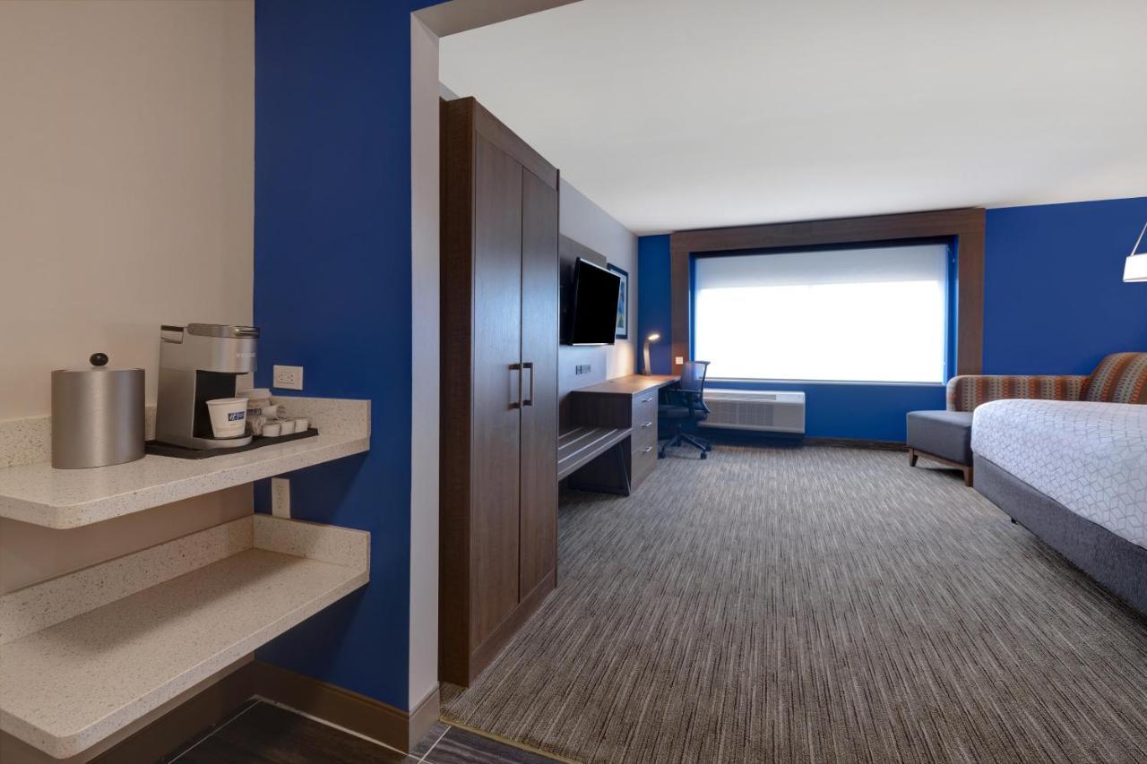 Holiday Inn Express & Suites - Brighton By Ihg Exterior photo