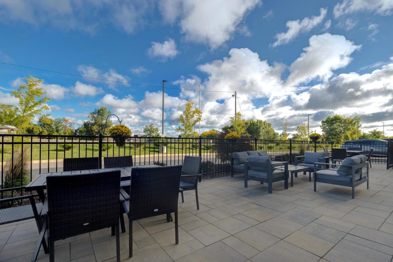 Holiday Inn Express & Suites - Brighton By Ihg Exterior photo