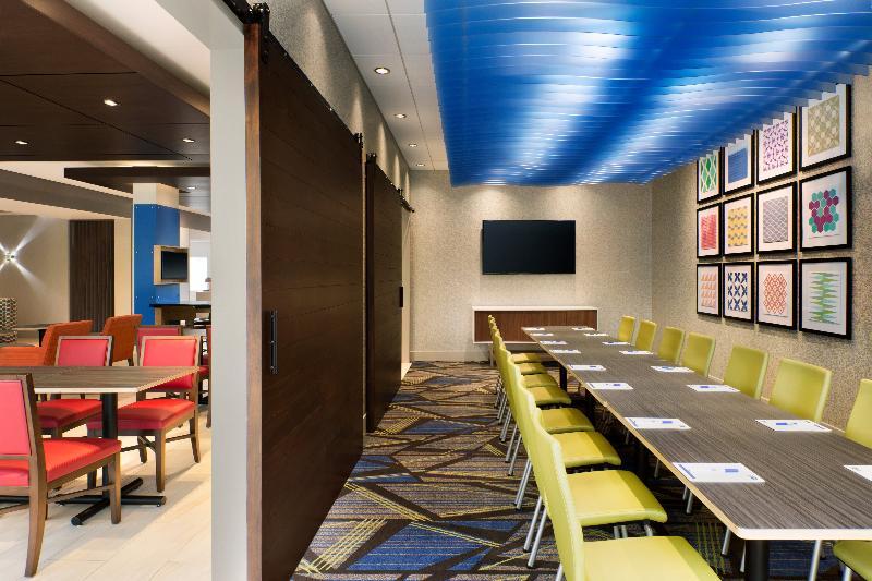 Holiday Inn Express & Suites - Brighton By Ihg Exterior photo